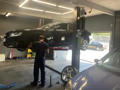 Auto HUB - Serwis Samochodowy